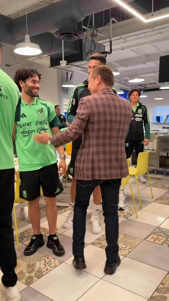 Julio César Chávez visitó a la selección de México a pocos días de que empiece el Mundial 2026