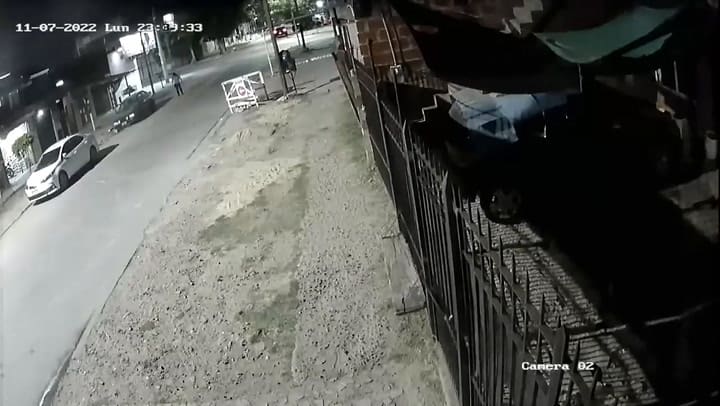 Violento enfrentamiento a los tiros entre un policía de la Ciudad y ladrón, Ingeniero Budge
