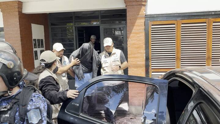El momento en que detienen a Kumiega