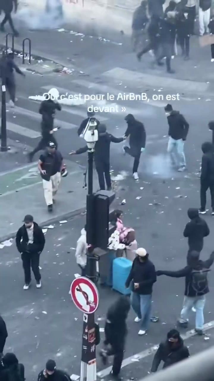 Turistas en medio de los disturbios en Francia