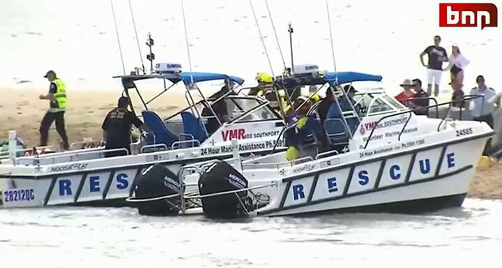 Chocaron dos helicópteros y uno cayó sobre una playa con turistas en Australia