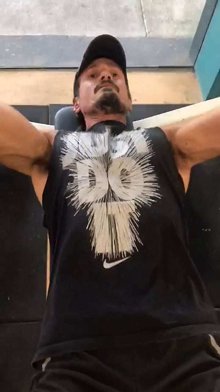 Así entrena Christian Sancho para fortalecer sus pectorales
