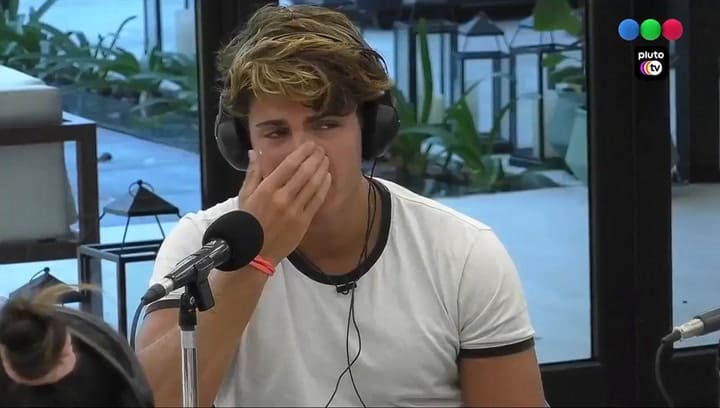 Los participantes montaron una radio en el comedor de la casa