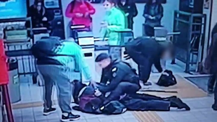 Un hombre golpeó a un policía en una estación de subte de Caballito