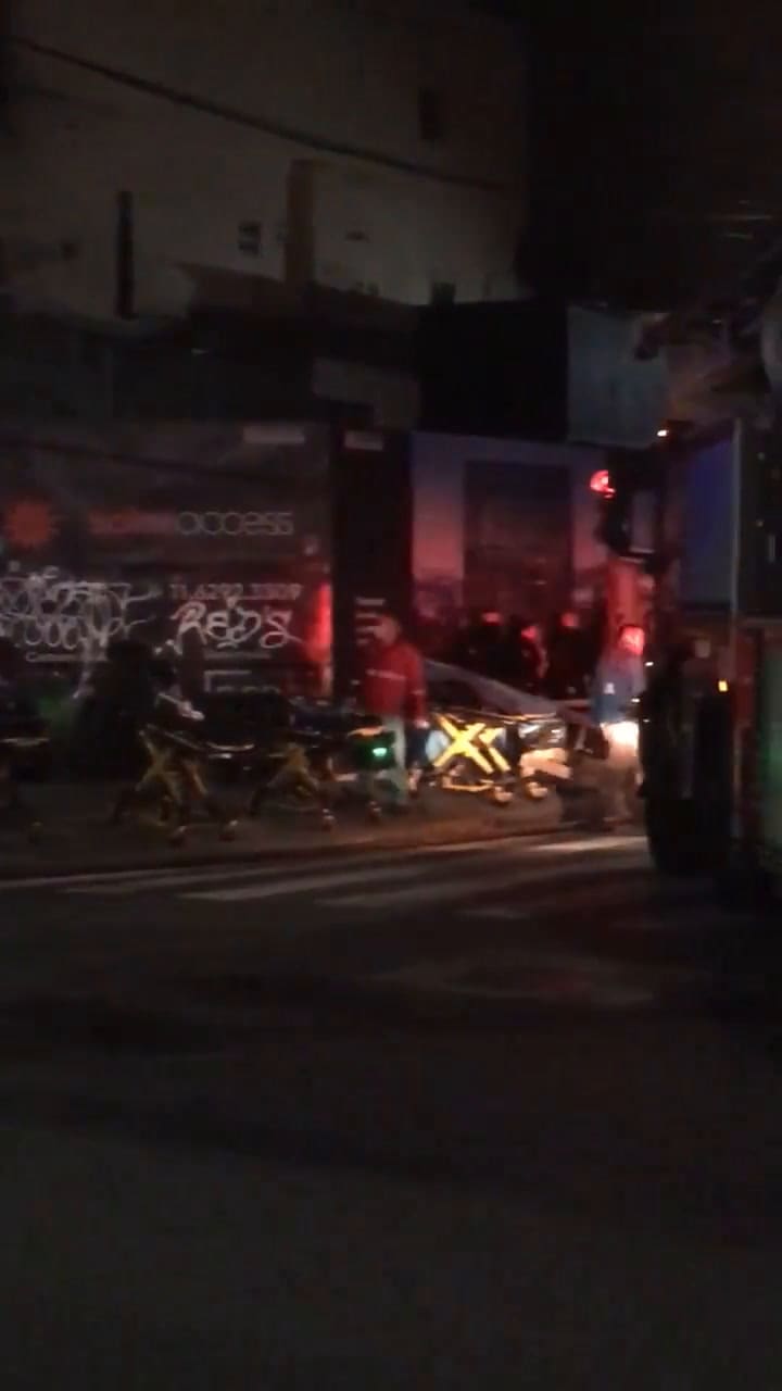 El SAME preparó camillas minutos antes de la evacuación del inmueble sobre Palpa