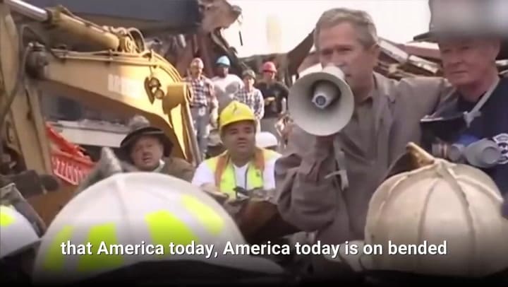 Falleció a los 91 años el bombero del 11-S que posó con George Bush en fotos icónicas