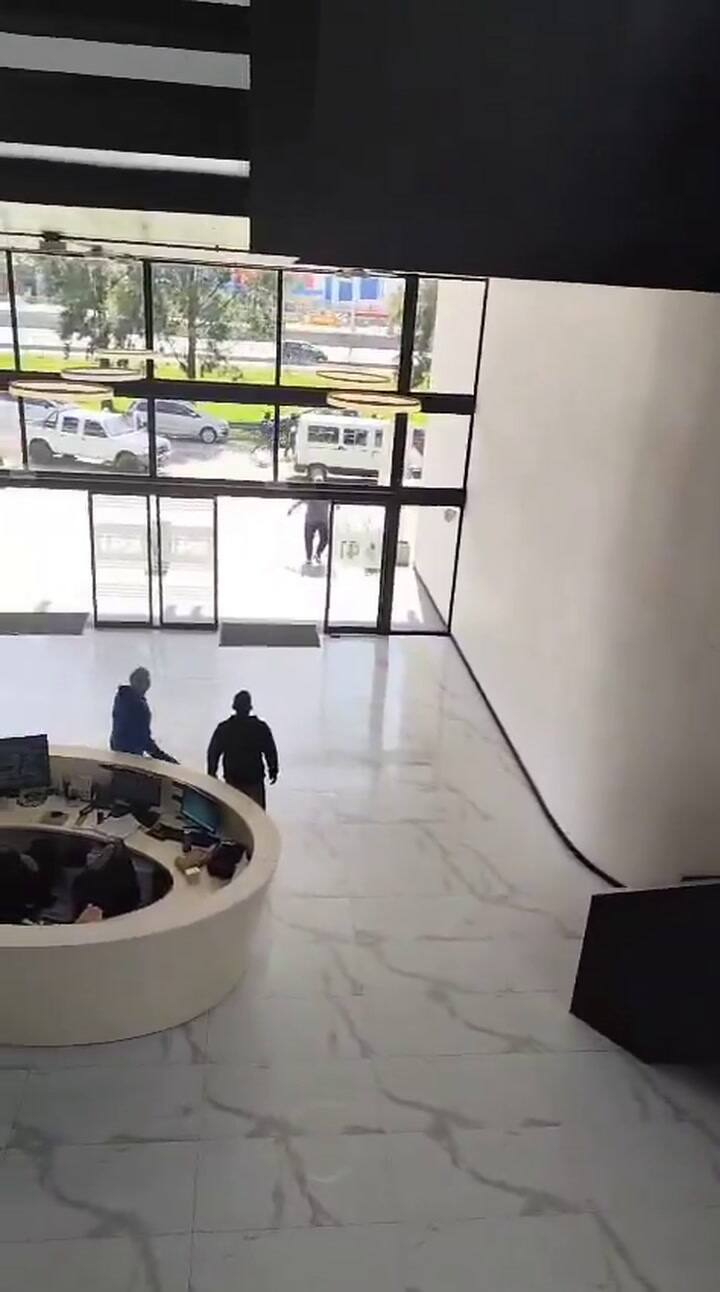 Se hicieron pasar por la PSA, simularon un operativo y robaron una financiera en un golpe comando brutal
