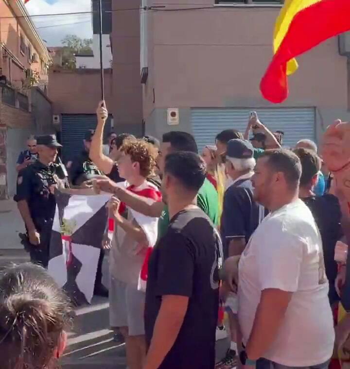 Los vecinos impidieron el paso de una ambulancia de la Cruz Roja