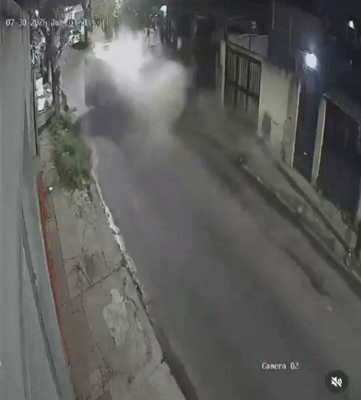 Un delincuente le robó el auto a un excombatiente de Malvinas, chocó y volcó en Lomas de Zamora