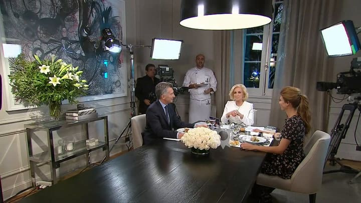 Mirtha Legrand junto a Juliana Awada y Mauricio Macri en 2017 - Fuente: eltrece