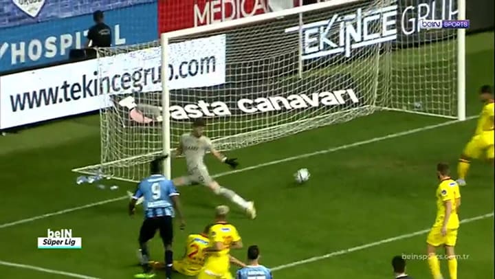 La rabona de Mario Balotelli, uno de los favoritos al premio Puskas