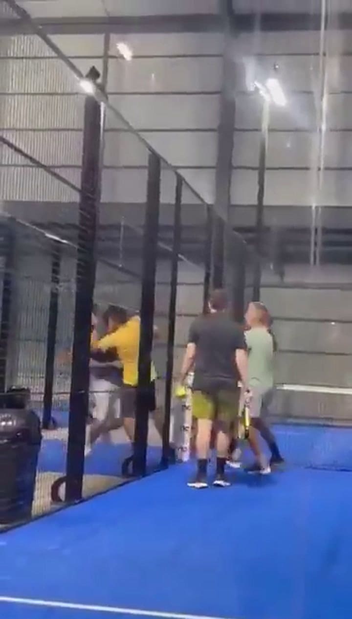 Raquetazos, patadas y golpes por doquier: escándalo entre jugadores de pádel