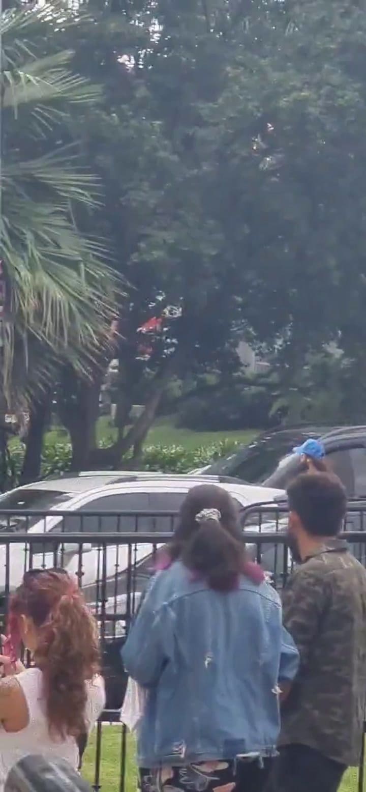 Jared Leto paseando en bicicleta por Buenos Aires