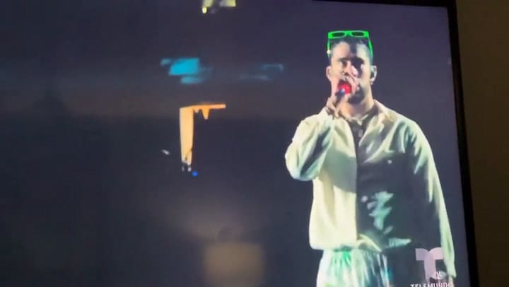 Bad Bunny acusó al gobernador de Puerto Rico de los apagones frecuentes.