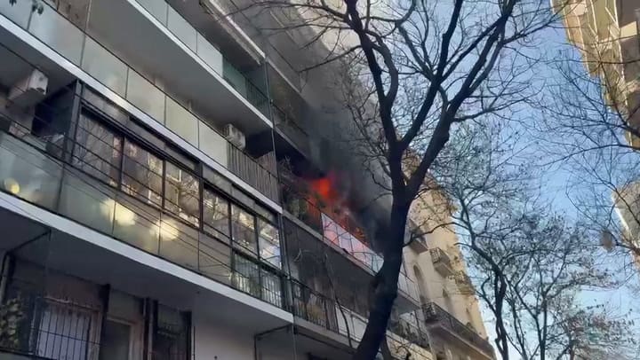 1Se incendia un edificio pegado al de Cristina Kirchner