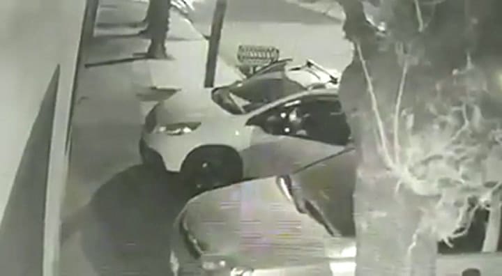 Le robaron el auto y lo pusieron de rodillas apuntándole a la cabeza, en San Justo