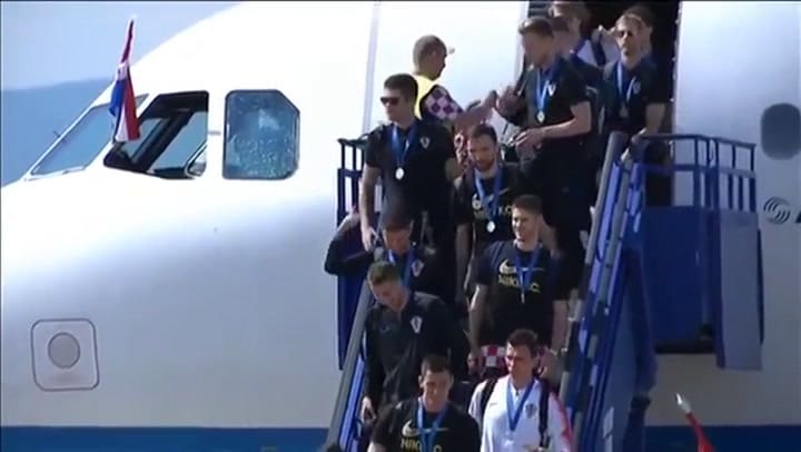 Así recibieron a la selección croata en su país después del subcampeonato - Fuente: YouTube
