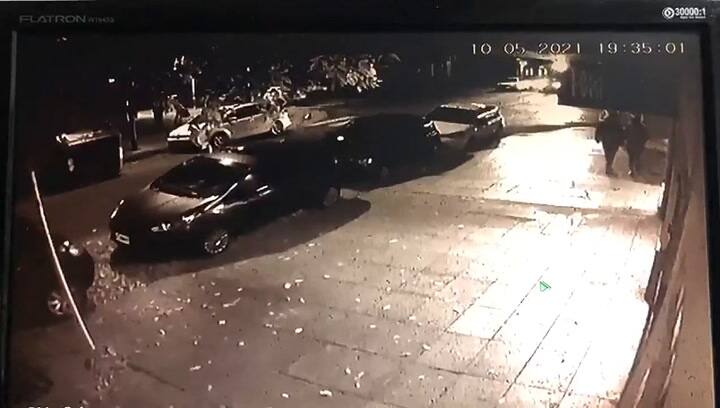 La víctima del homicidio en Núñez, al entrar en su edificio con dos mujeres jóvenes