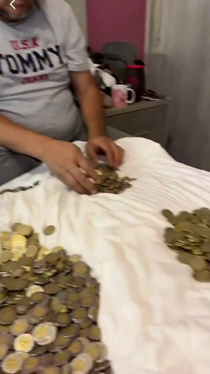 El segundo video, donde contaron todas las monedas de la alcancía