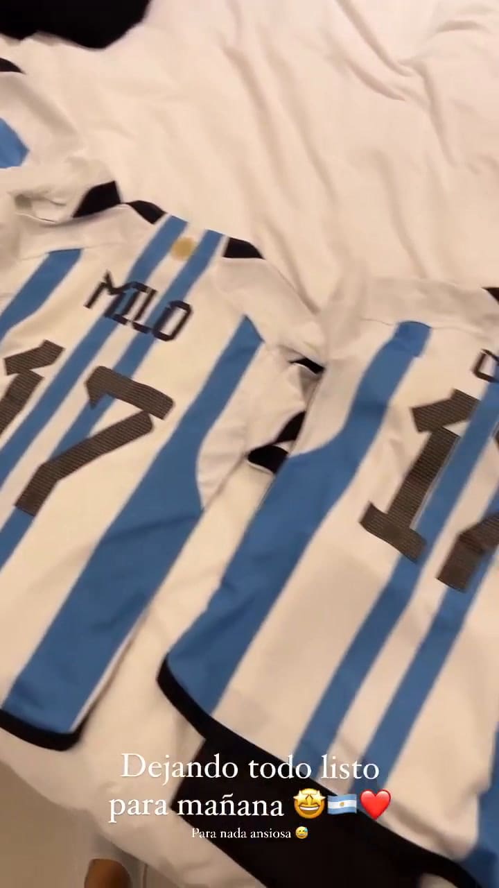 La mujer de Papu Gómez mostró las camisetas que tiene listas para el debut de la selección