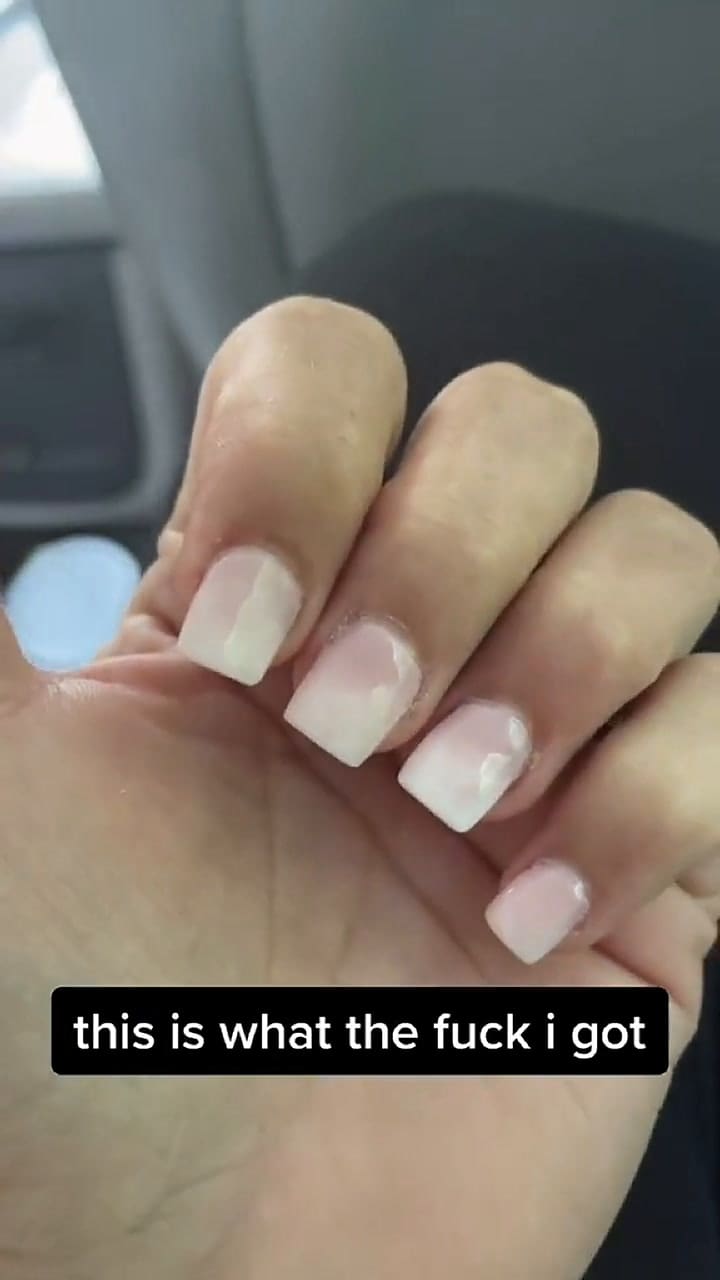 Mostró el desopilante resultado de sus uñas
