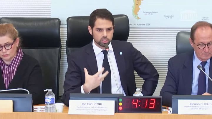 El pedido por las Islas Malvinas que hizo el embajador en Francia y la nota adhesiva que evitó un incidente diplomático