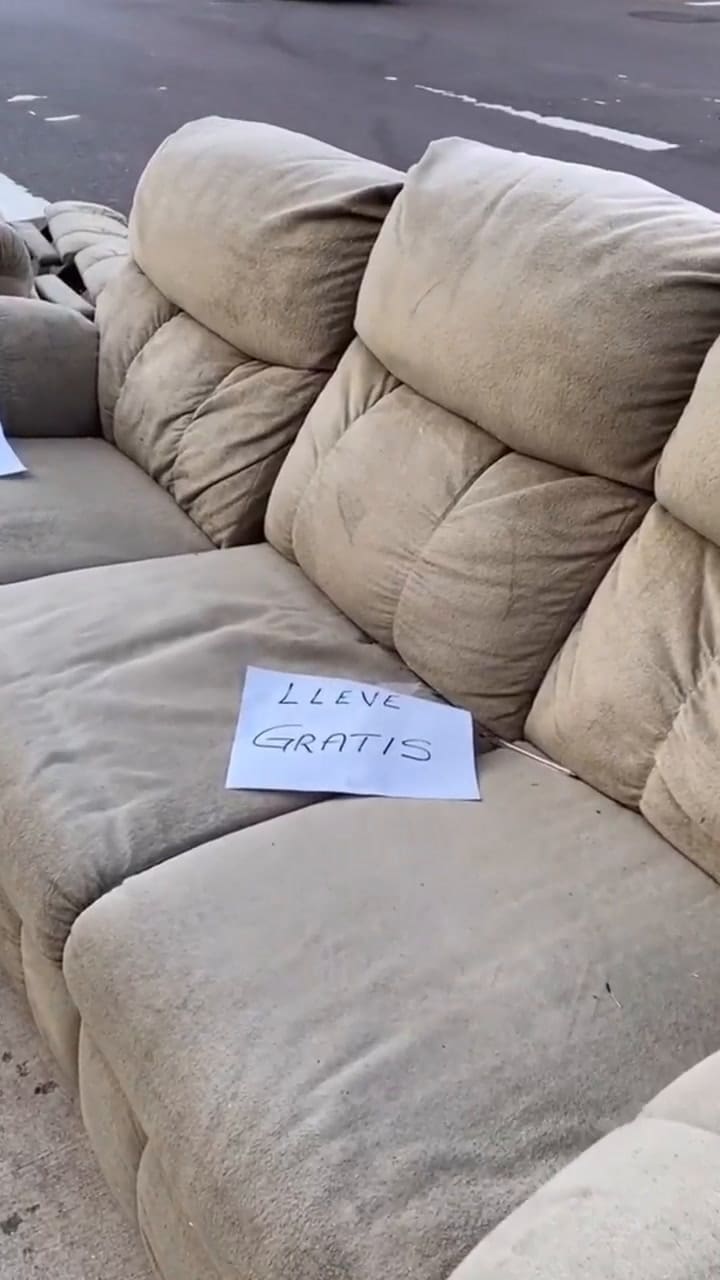 Un influencer mostró lo que se encontró en la basura de Estados Unidos