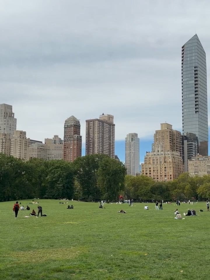 Agustina Cherri y Muna Pauls visitaron el Central Park - @agustinacherriok