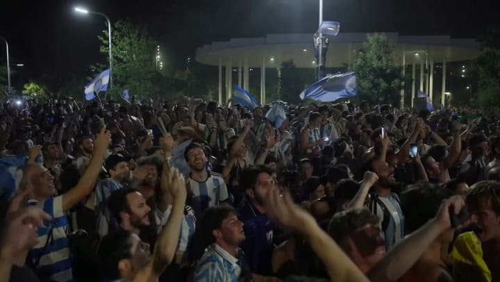 Celebración de los hinchas argentinos en Barcelona. CREDITO: @davidmelero_