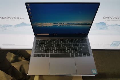 Huawei dice que la Matebook X Pro tiene el touchpad más grande de su clase; el botón de encendido incorpora un sensor biométrico