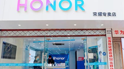 Huawei se desprendió de Honor, la marca de sus celulares más económicos.