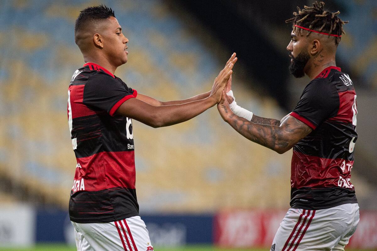 Hubo contacto físico entre los jugadores de Flamengo durante la goleada a Bangu