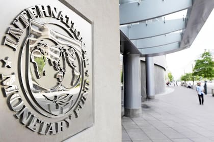 Hubo discusiones entre el Gobierno y el staff del FMI para destrabar el acuerdo