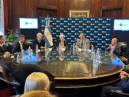 Hubo diversos funcionarios en el lanzamiento de los créditos