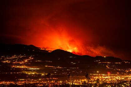 Hubo incendios especialmente graves en Europa, Estados Unidos y Canadá. Esta vista muestra las llamas en Tenerife, España