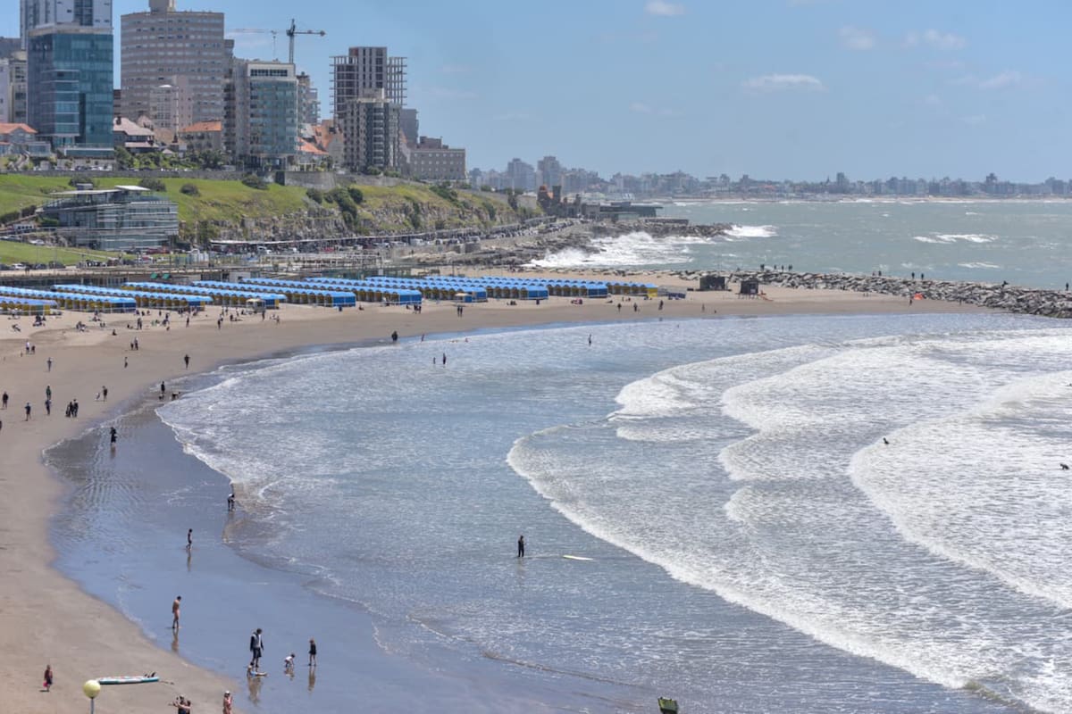 Hubo más de 70 servicios adicionales de ómnibus para cubrir la demanda de pasajes para el recorrido Retiro-Mar del Plata.