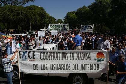Hubo quejas de usuarios por las boletas; Córdoba exigió "más eficiencia" a las empresas