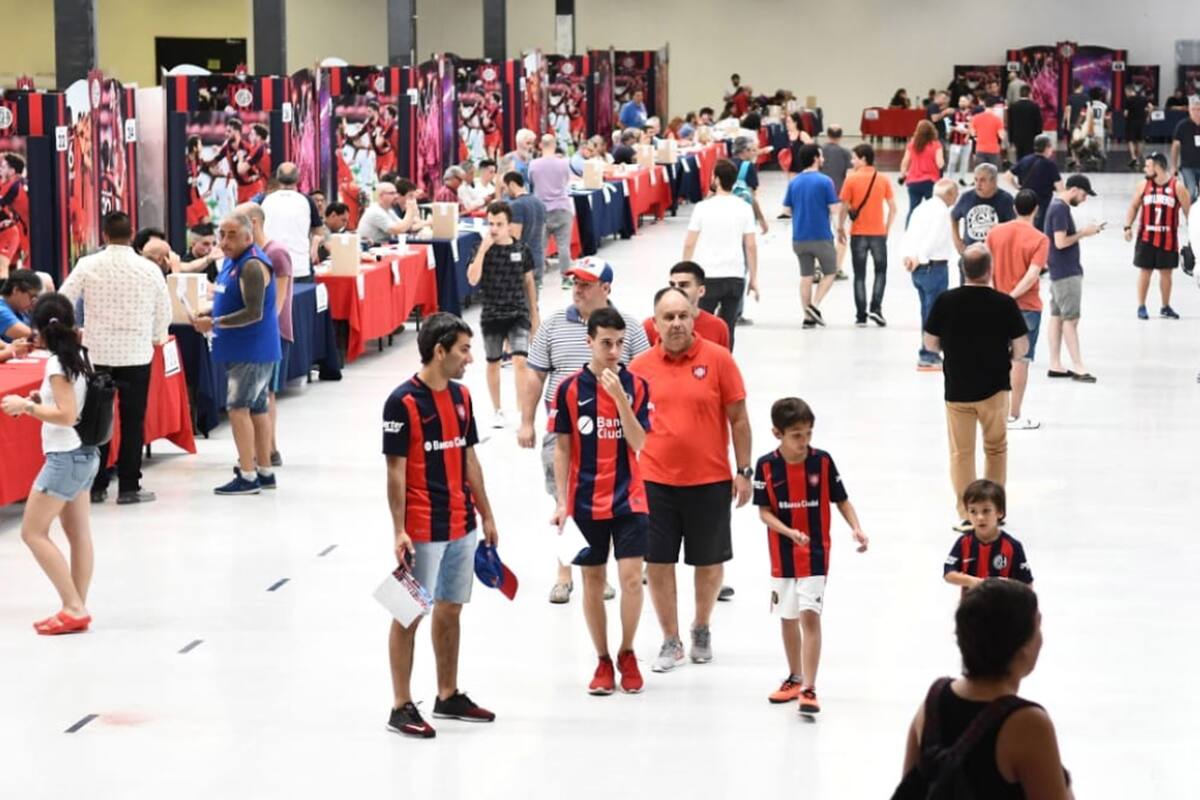 Hubo récord de votantes en la sede de avenida La Plata