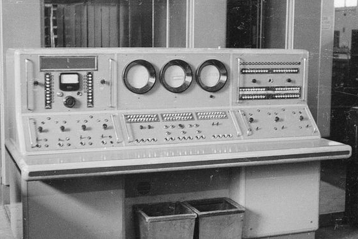 Hubo tres versiones de la computadora: Leo I, Leo II y Leo III