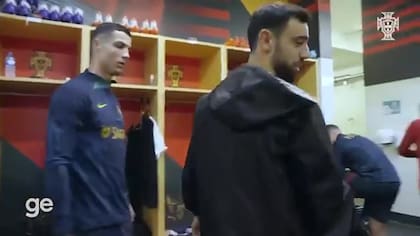 Hubo un frío saludo entre Bruno Fernandes y Cristiano Ronaldo al llegar a la concentración de Portugal; CR7 dijo lo suyo sobre el tema.