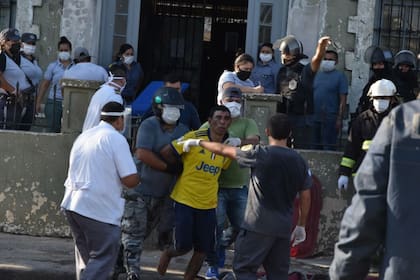 Hubo un muerto y 10 heridos tras un motín en Corrientes
