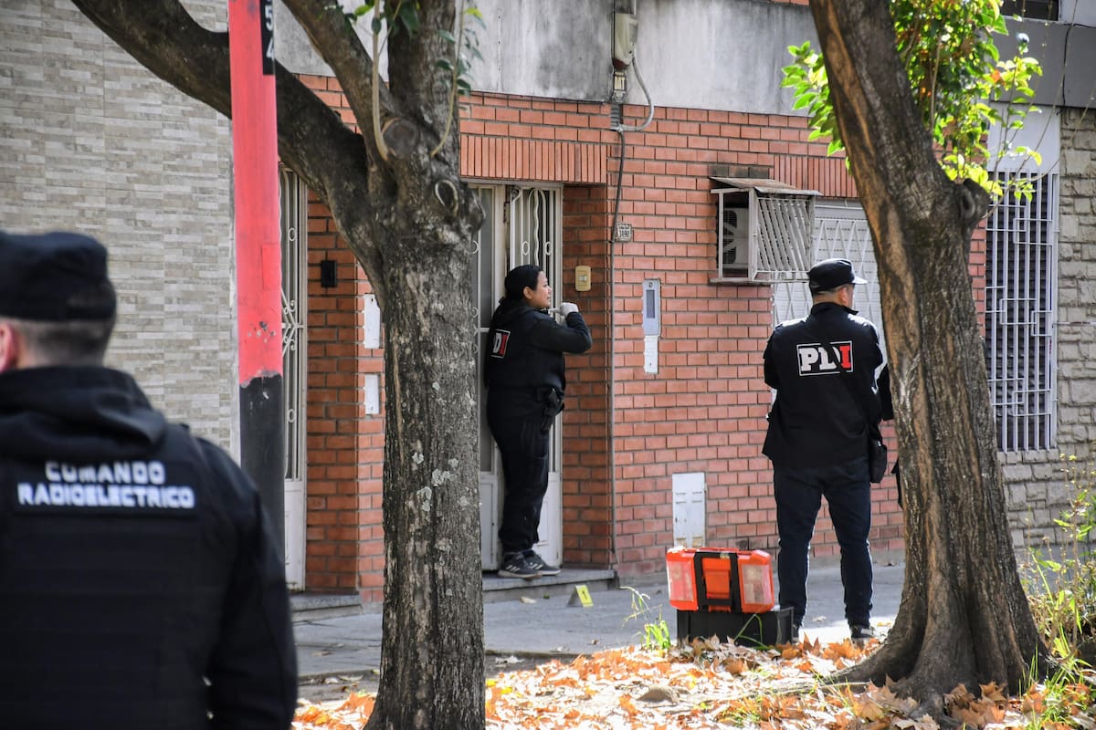 Hubo una balacera contra una casa de familia y resultó herida una beba de 11 meses. Dejaron una nota con amenazas al dueño de la casa que sería un empresario