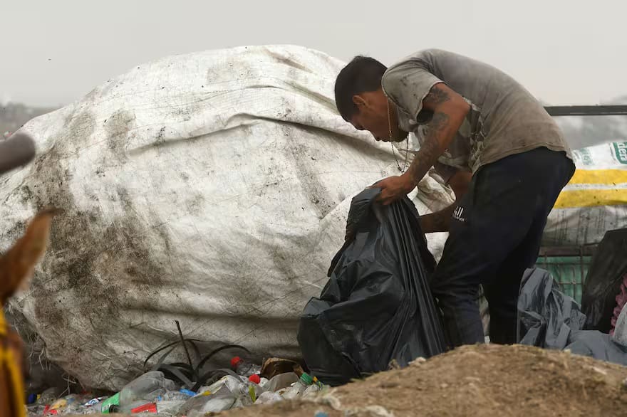 Cayó la pobreza en el segundo semestre de 2025 y cerró el año en 28,2%, el dato más bajo en siete años Cayó la pobreza en el segundo semestre de 2025 y cerró el año en 28,2%, el dato más bajo en siete años