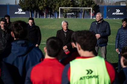 Hubo una reunión entre los inicialmente marginados, el director deportivo Guillermo Franco y Néstor Gorosito luego de la conferencia de prensa del DT de San Lorenzo.