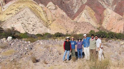 Huellas de dinosaurios saurópodos y terópodos y de aves del último período del Cretácico fueron descubiertas en la localidad jujeña de Maimará, en la Quebrada de Humahuaca, por investigadores de las universidades de Salta, Tucumán y Río Negro