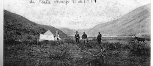 El "fantasma de los Andes" que apareció en una postal histórica y revela un dato sorprendente