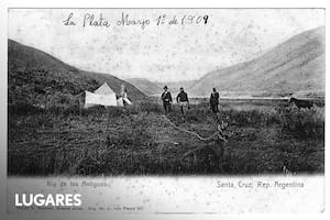 El "fantasma de los Andes" que apareció en una postal histórica y revela un dato sorprendente