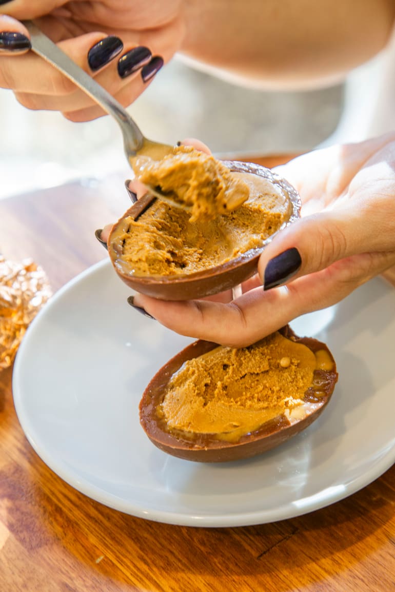 Huevos de pascua rellenos de helado.