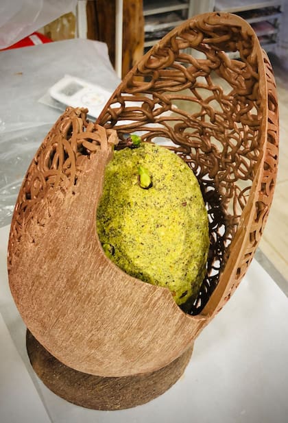 Huevos de Pascuas rebozados con pistachos