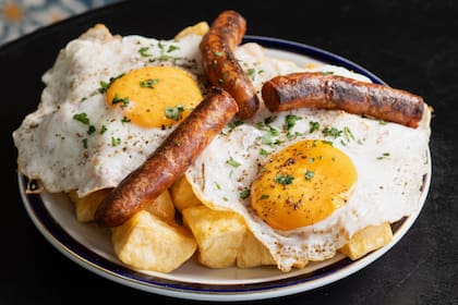 Huevos Rotos con Chistorra de Casa Luis